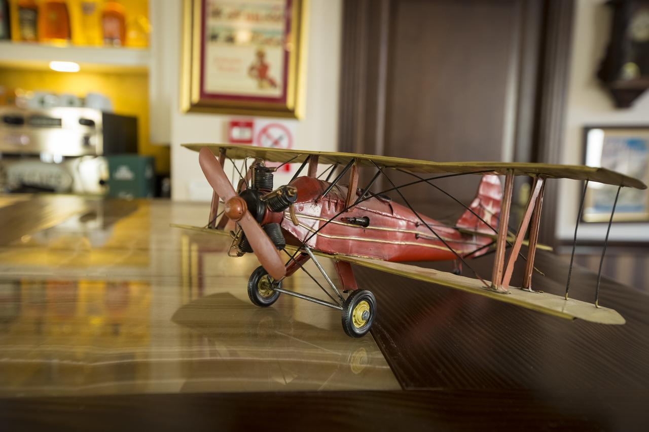 Hotel Aviator Boutique Отопени Экстерьер фото