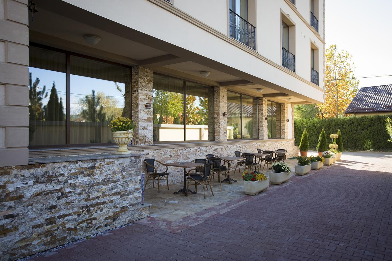 Hotel Aviator Boutique Отопени Экстерьер фото