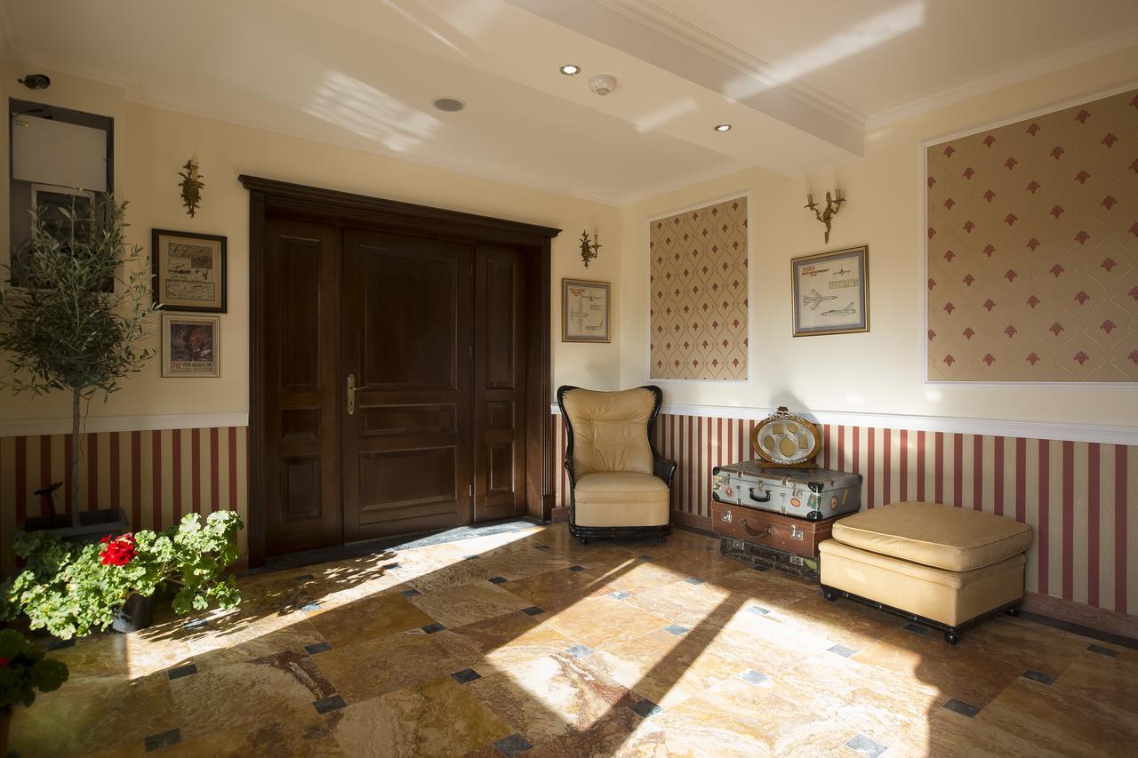Hotel Aviator Boutique Отопени Экстерьер фото