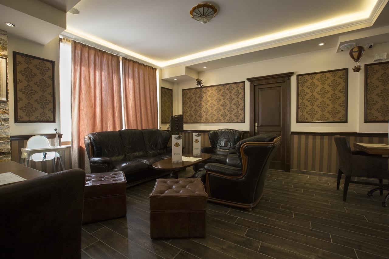 Hotel Aviator Boutique Отопени Экстерьер фото