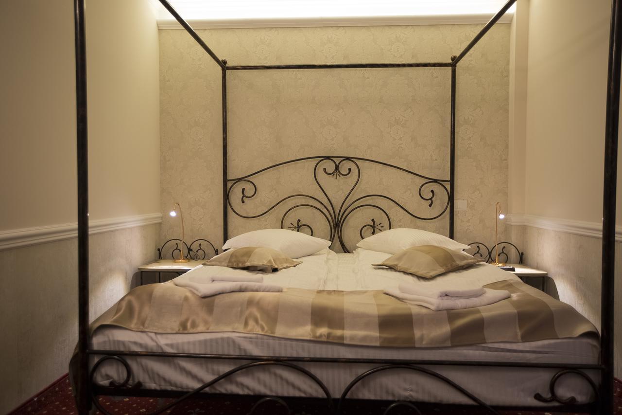 Hotel Aviator Boutique Отопени Экстерьер фото