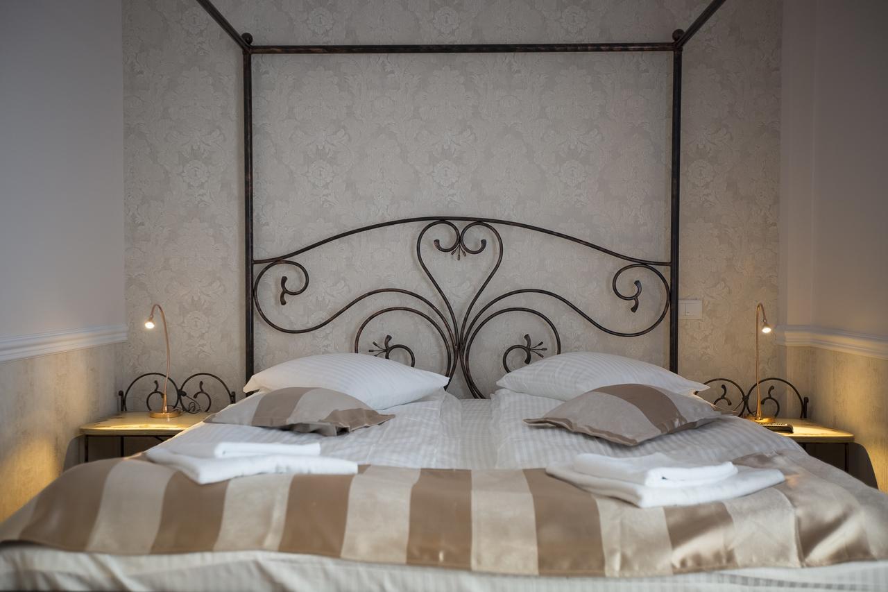 Hotel Aviator Boutique Отопени Экстерьер фото