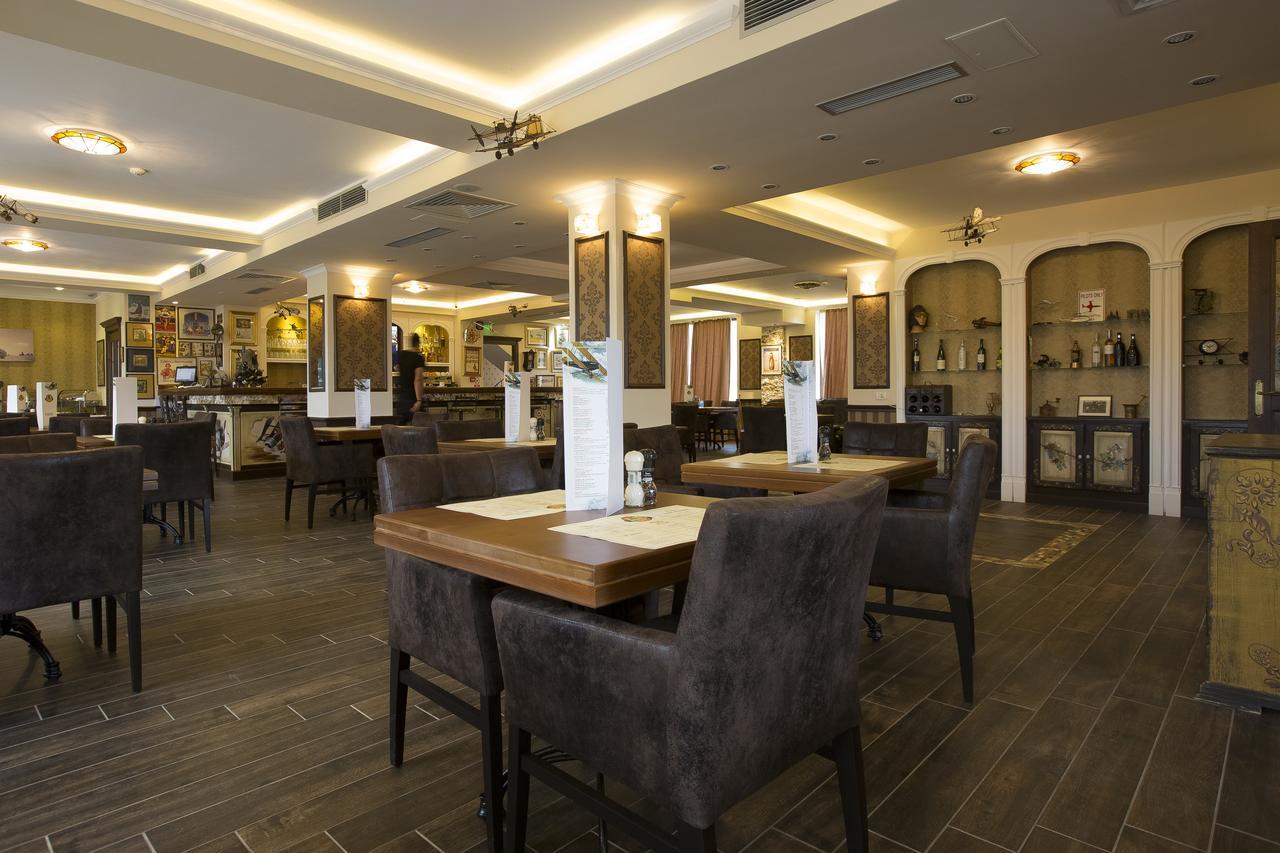 Hotel Aviator Boutique Отопени Экстерьер фото