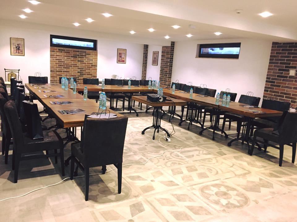 Hotel Aviator Boutique Отопени Экстерьер фото