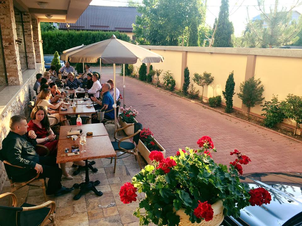 Hotel Aviator Boutique Отопени Экстерьер фото