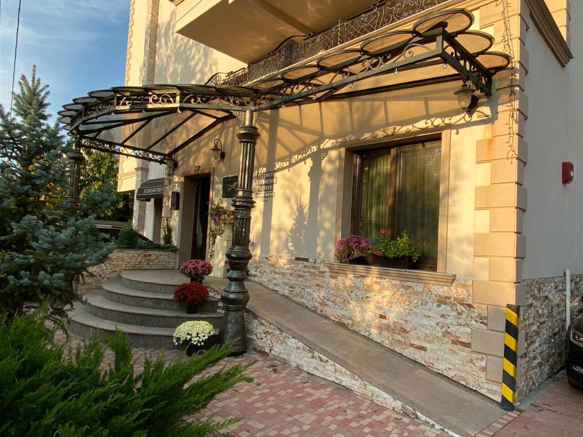 Hotel Aviator Boutique Отопени Экстерьер фото