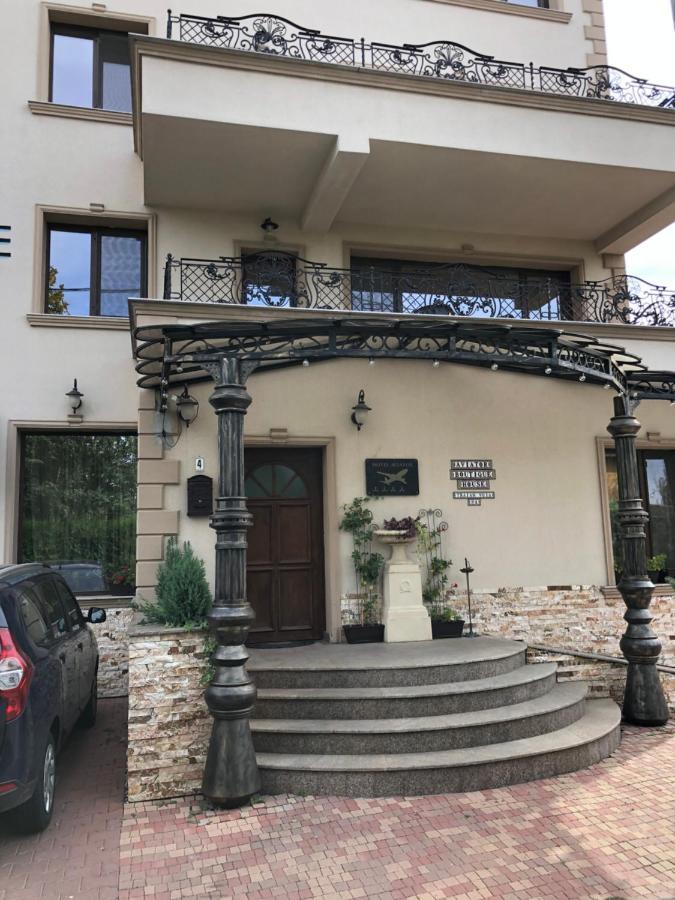 Hotel Aviator Boutique Отопени Экстерьер фото